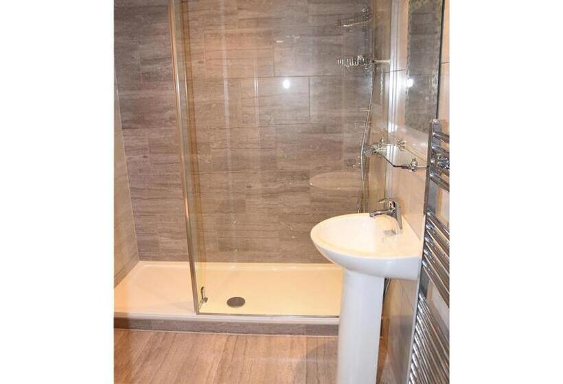 客栈  The Red Lion