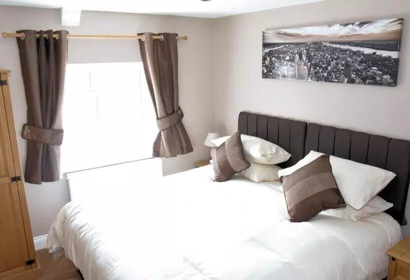 Hostelli The Red Lion