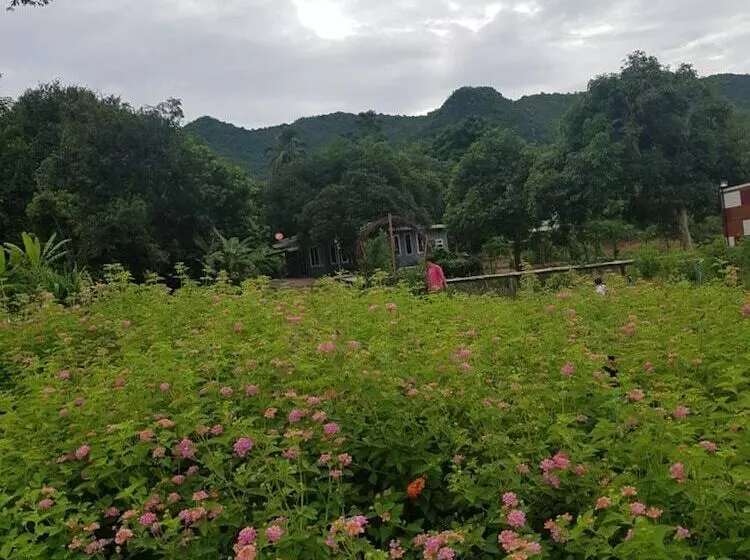 Hotelli Sai Yok Noi Blue Mountain Resort