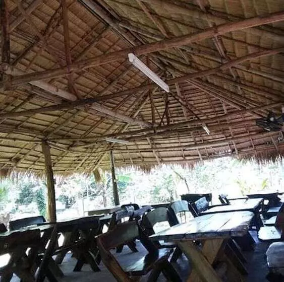 Hotelli Sai Yok Noi Blue Mountain Resort