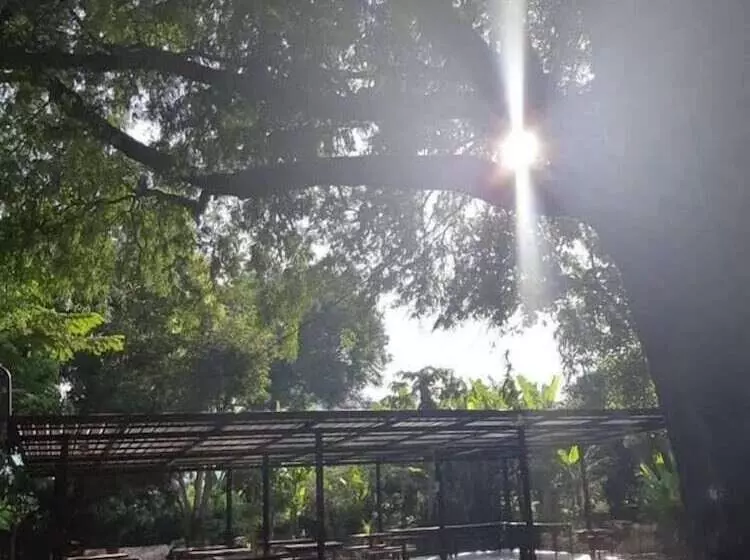 Hotelli Sai Yok Noi Blue Mountain Resort