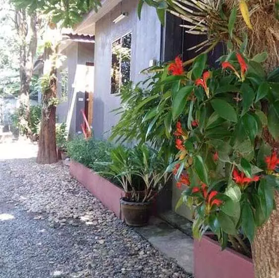 Hotelli Sai Yok Noi Blue Mountain Resort