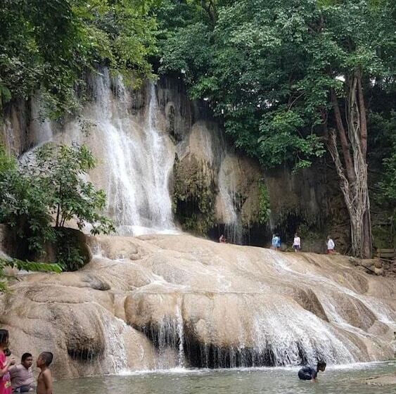 酒店 Sai Yok Noi Blue Mountain Resort