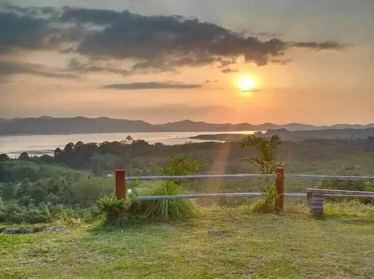 Hotelli Sunset Resort