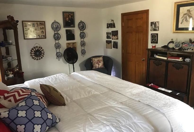 Bed and Breakfast Laid Back Manor