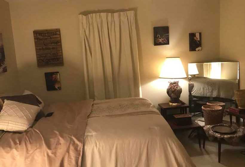 Bed and Breakfast Laid Back Manor