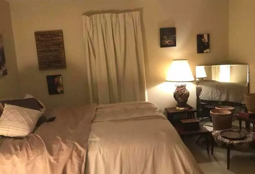 Aamiaismajoitus (B&B) Laid Back Manor