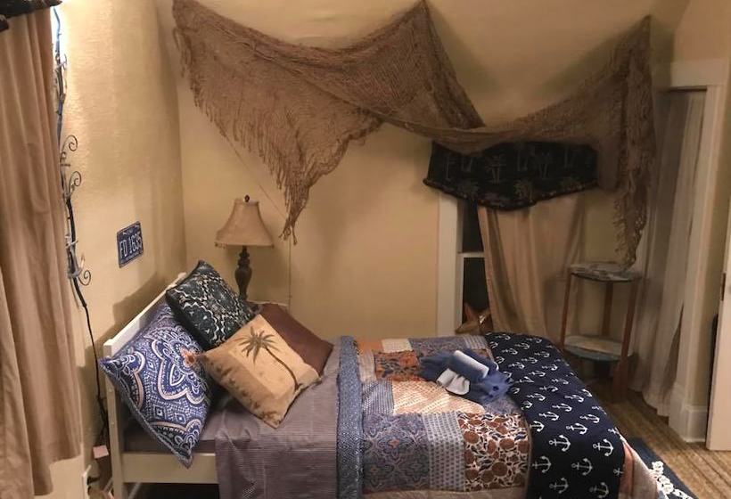 Bed and Breakfast Laid Back Manor