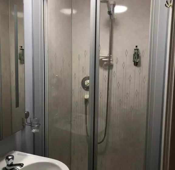 簡易ホテル Firth Hotel & Restaurant