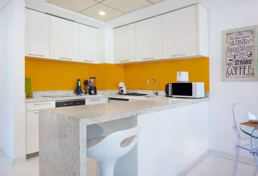 Maison Privee   Stunning 3 Floor Villa With Kids Room & Rooftop Terrace Over Dubai Marina