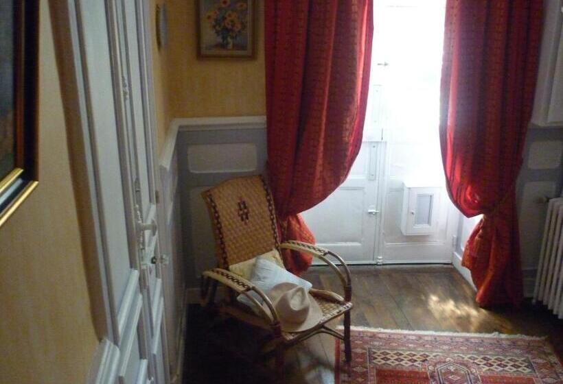 פנסיון La Maison De Claire