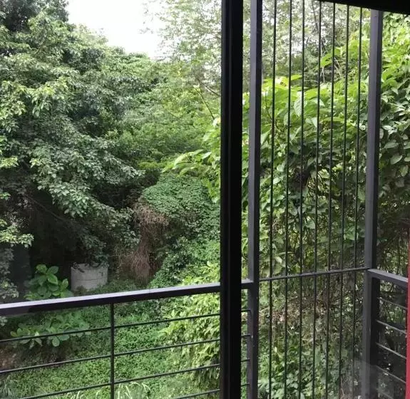 White Jail At Koh Tao Hostel