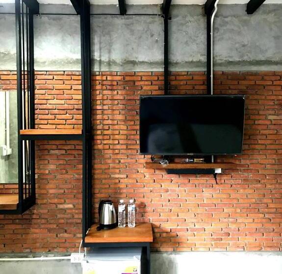 White Jail At Koh Tao Hostel