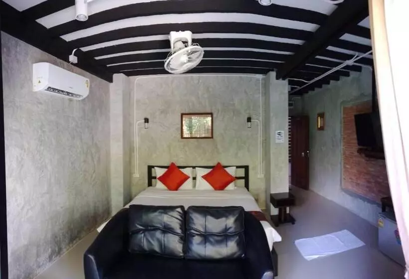 White Jail At Koh Tao Hostel