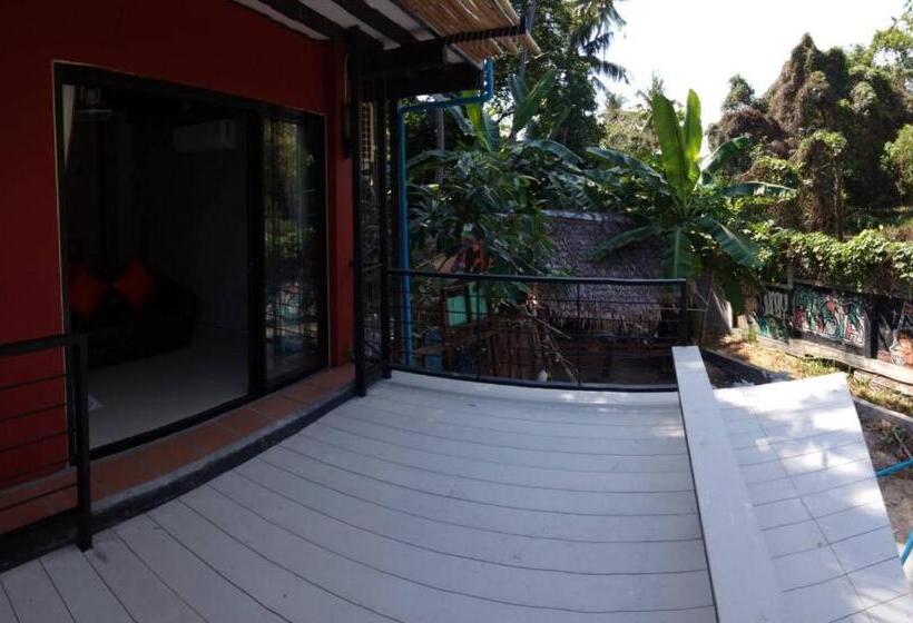 White Jail At Koh Tao Hostel