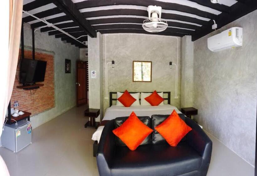 White Jail At Koh Tao Hostel