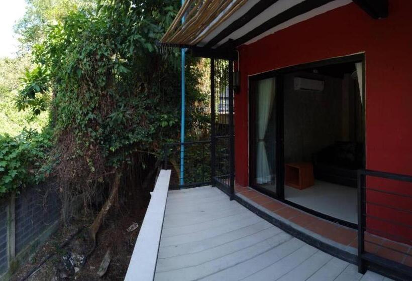 White Jail At Koh Tao Hostel