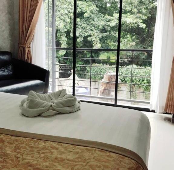 White Jail At Koh Tao Hostel