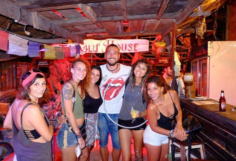 White Jail At Koh Tao Hostel