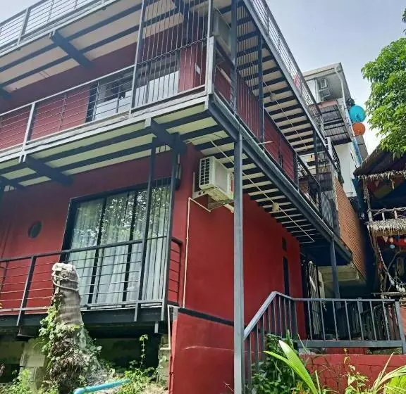 White Jail At Koh Tao Hostel