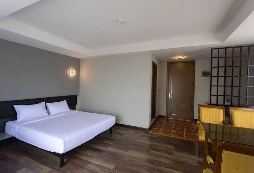 هتل Iron Resort&