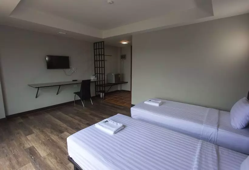 هتل Iron Resort&
