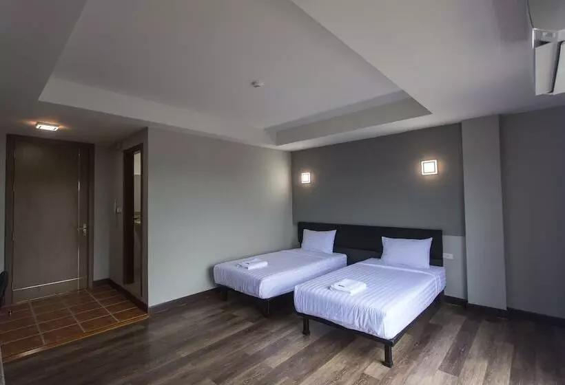 هتل Iron Resort&
