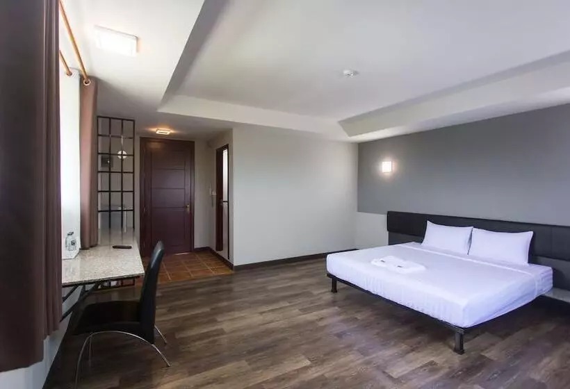 هتل Iron Resort&
