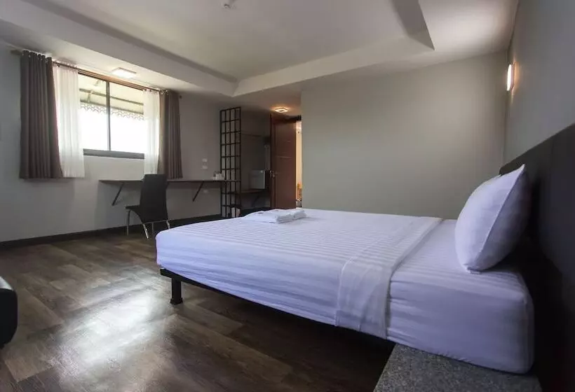 هتل Iron Resort&