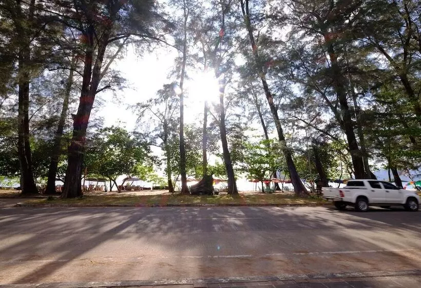 Hotelli Ladawan Resort