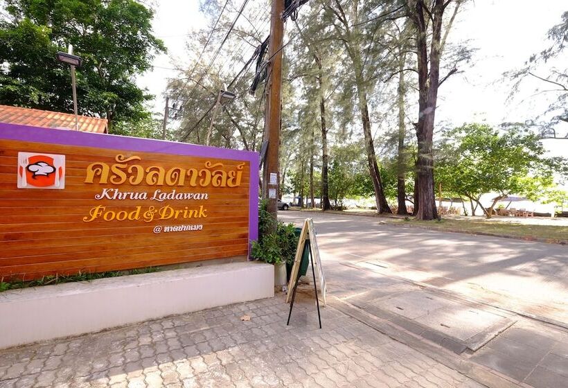 ホテル Ladawan Resort