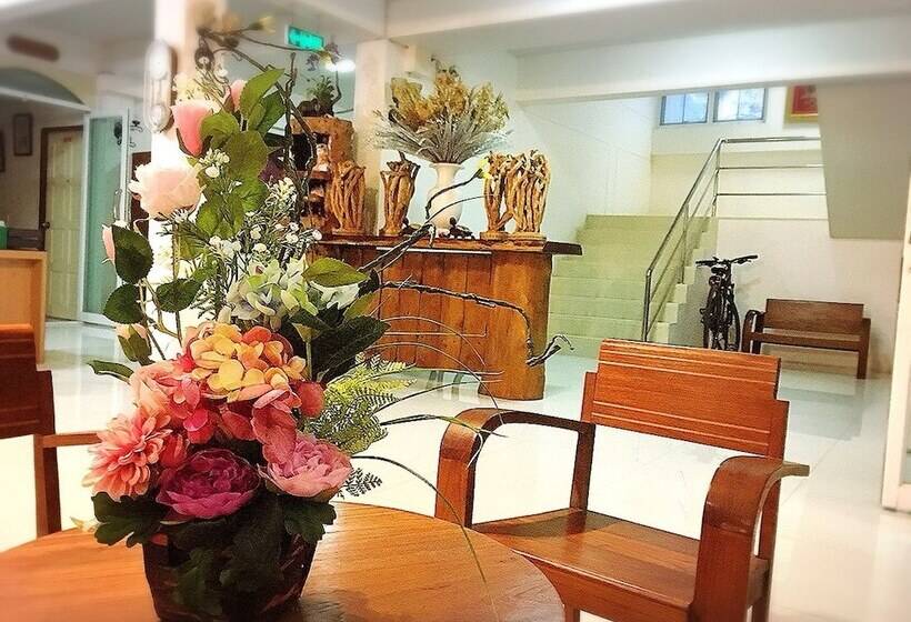 Hotel Phuranya Resort