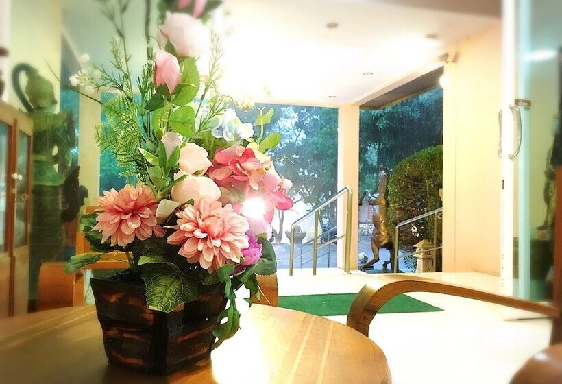 Hotel Phuranya Resort