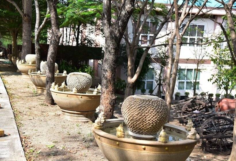 Hotel Phuranya Resort