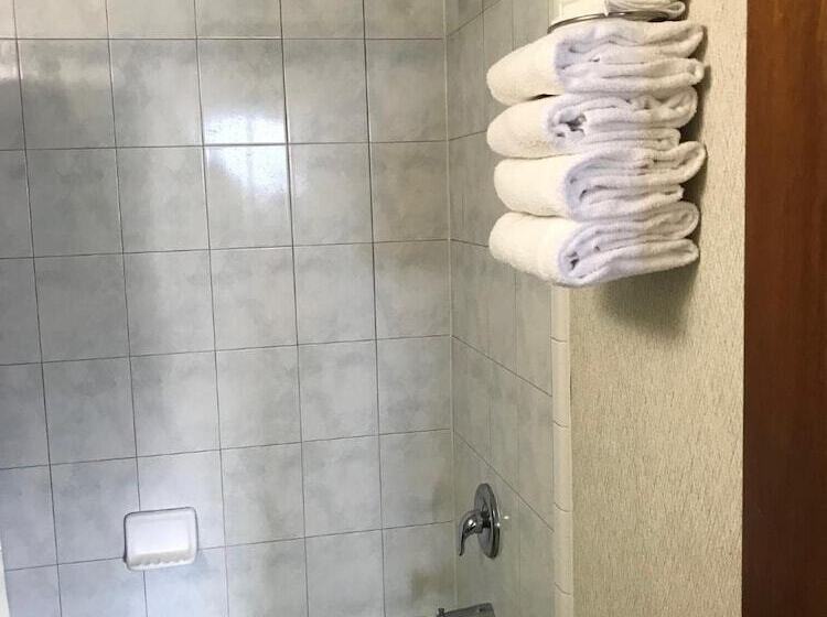 בית מלון כפרי Surf Inn Suites