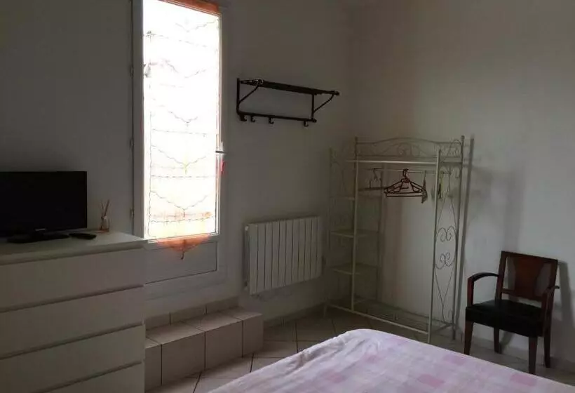 پانسیون Bastide Ecurie Massilia