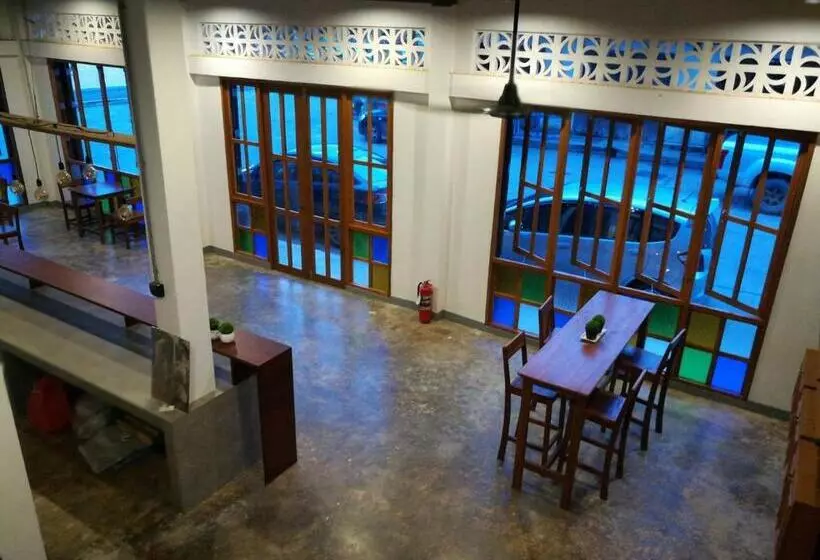 پانسیون Comeneetee Uthai