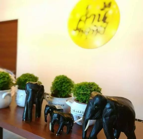 پانسیون Comeneetee Uthai