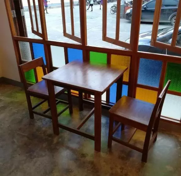 پانسیون Comeneetee Uthai