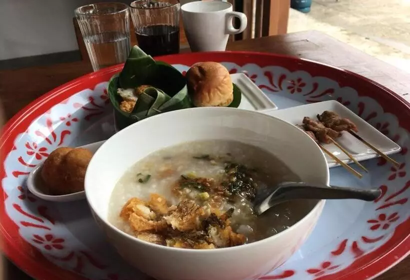 پانسیون Comeneetee Uthai