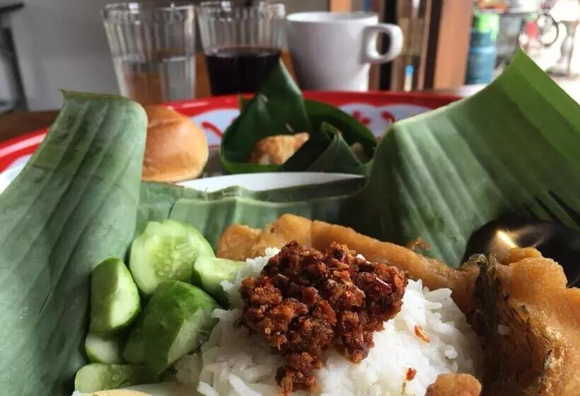 پانسیون Comeneetee Uthai