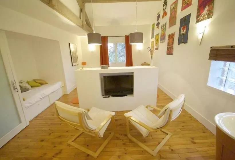 Aamiaismajoitus (B&B) L'oustalet D'anicette