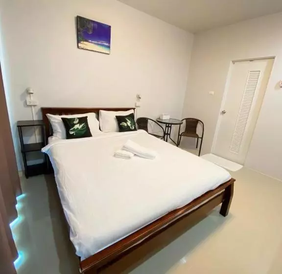 Khaolak Mind Home Hostel