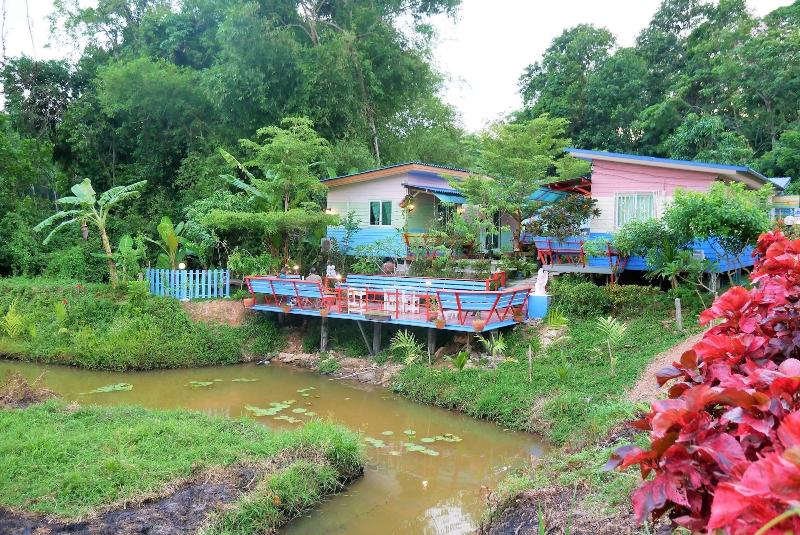 پانسیون Rounglawan Homestay