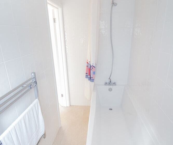 Seaview Holidays Salterns Village