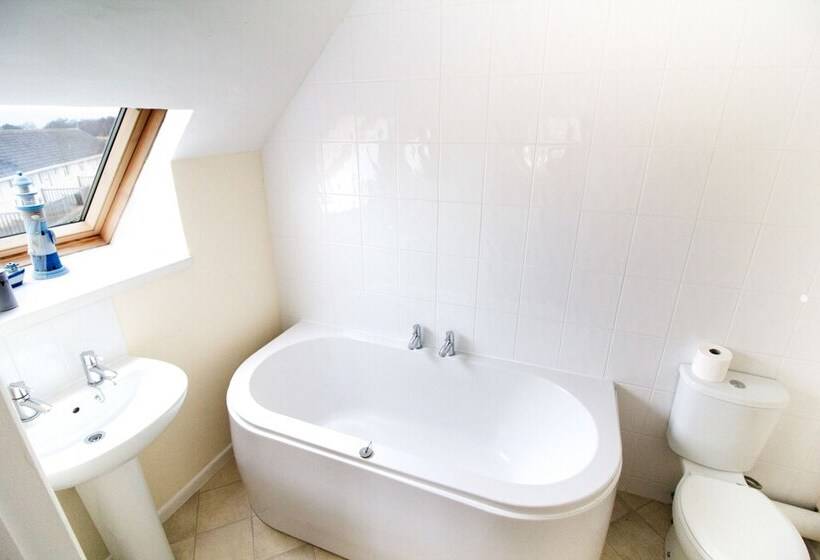 Seaview Holidays Salterns Village