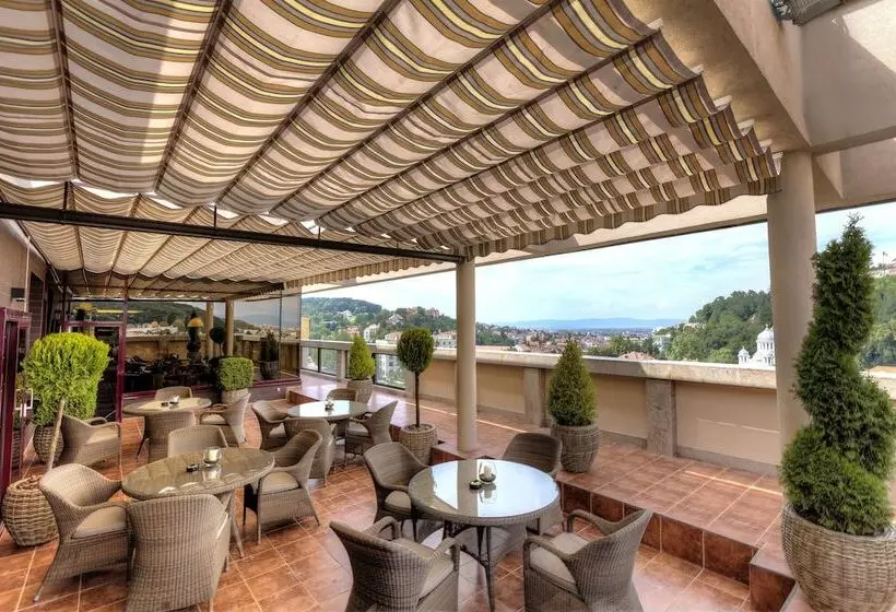 בית מלון כפרי Aro Palace