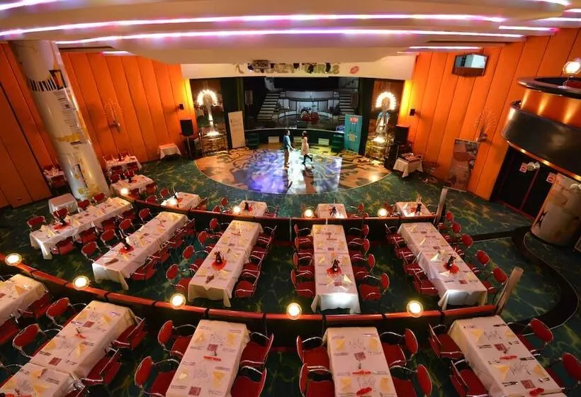 בית מלון כפרי Aro Palace