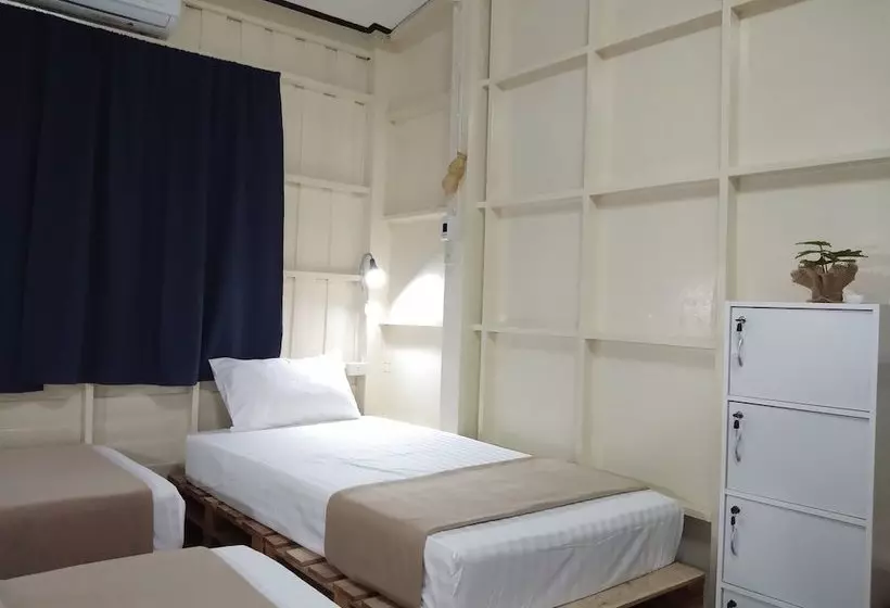 63 Hostel Lopburi