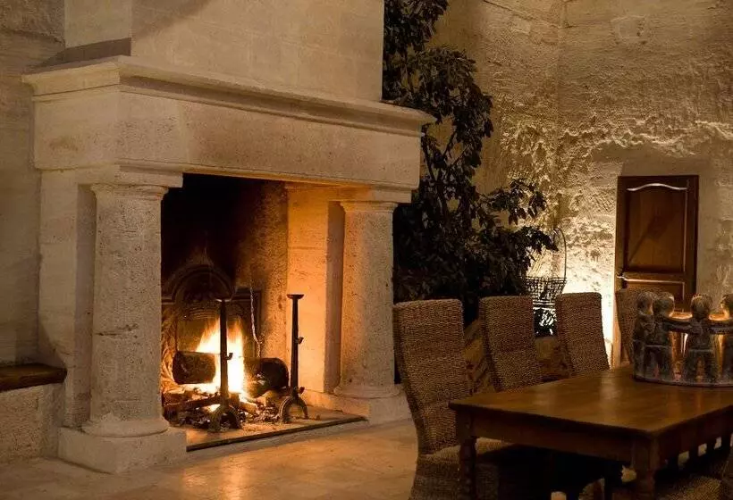 ベッドアンドブレックファースト Château Latour Segur Suites & Spa